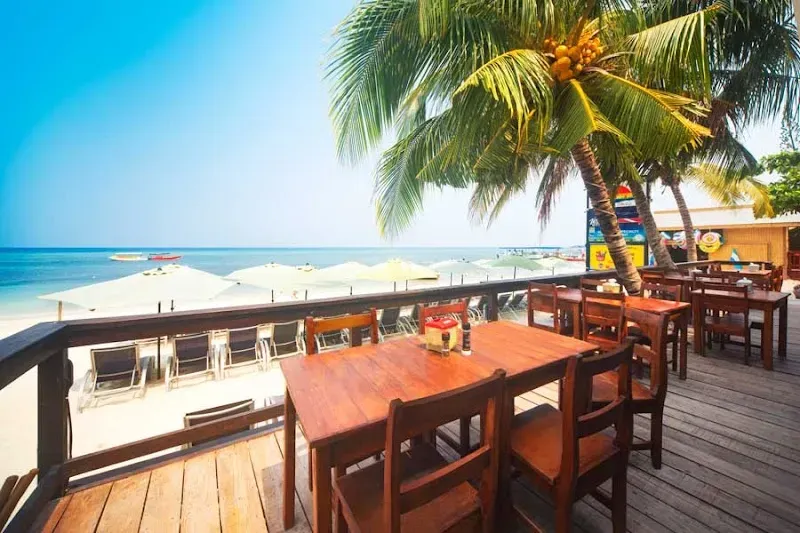 Beachers Bar & Grill Roatan - Nature attraction in the Caribbean