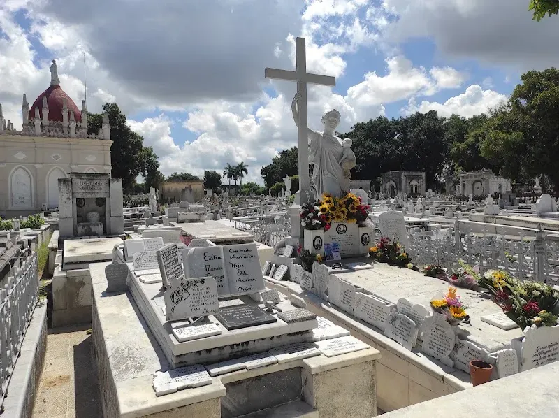 Cristóbal Colón Cemetery - Historical attraction in the Caribbean