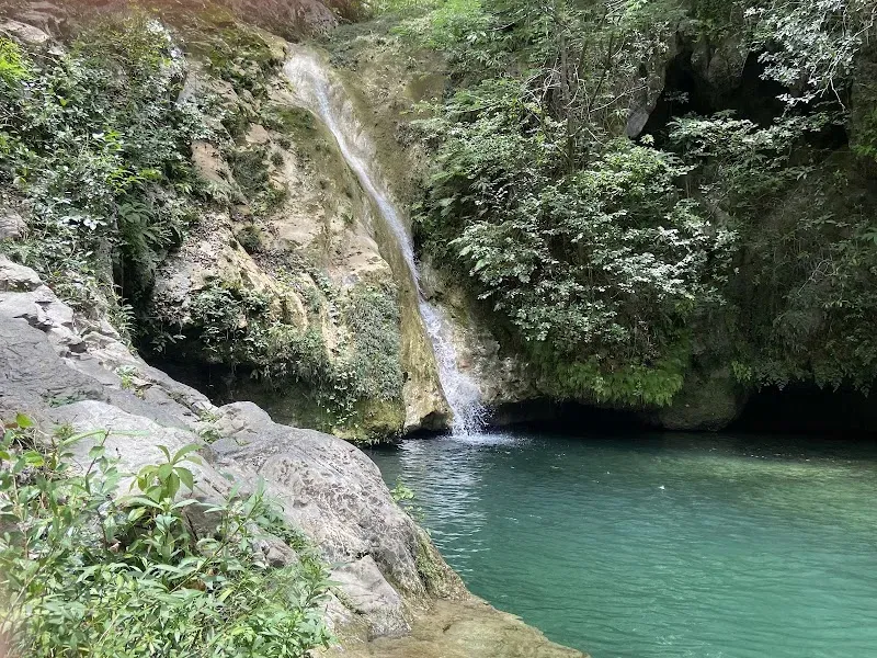 Pilón Waterfall - Nature attraction in the Caribbean