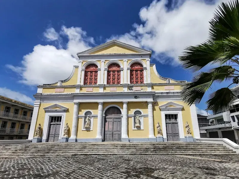 Église catholique Saint-Pierre-et-Saint-Paul à Pointe-à-Pitre - Nature attraction in the Caribbean