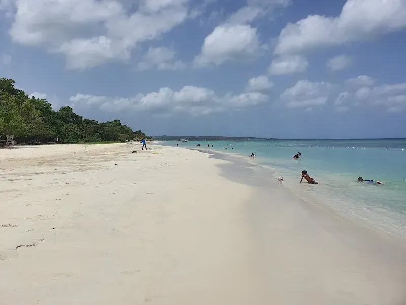 Long Bay Beach Park - Nature attraction in the Caribbean