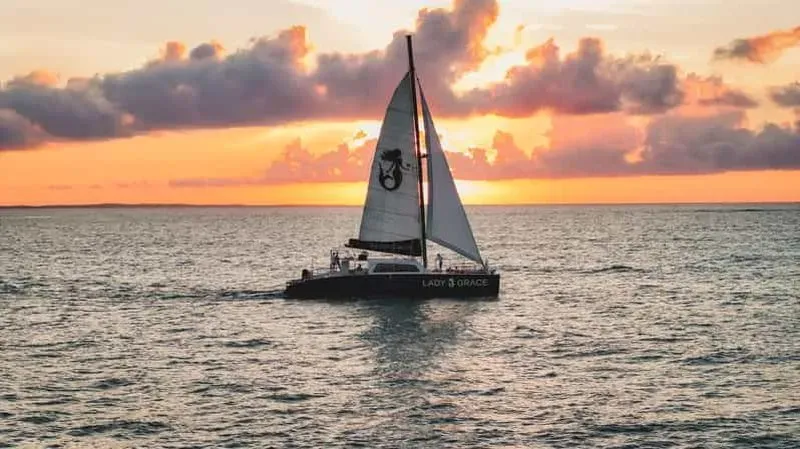 Grace Bay: Lady Grace Luxury Sunset Catamaran Tour