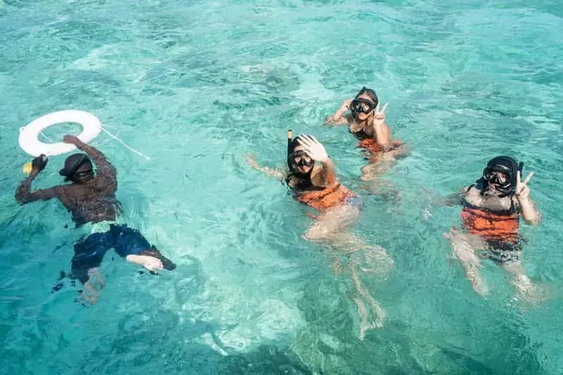 Punta Cana: Catamaran excursion with reef snorkeling and open bar