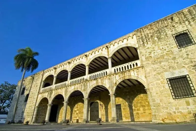 Colonial Zone: Historical Tour with visit to the Columbus Lighthouse and Tres Ojos Park