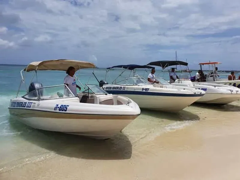 Aruba: Private Caribbean Boat Trip with Snorkeling and Drinks