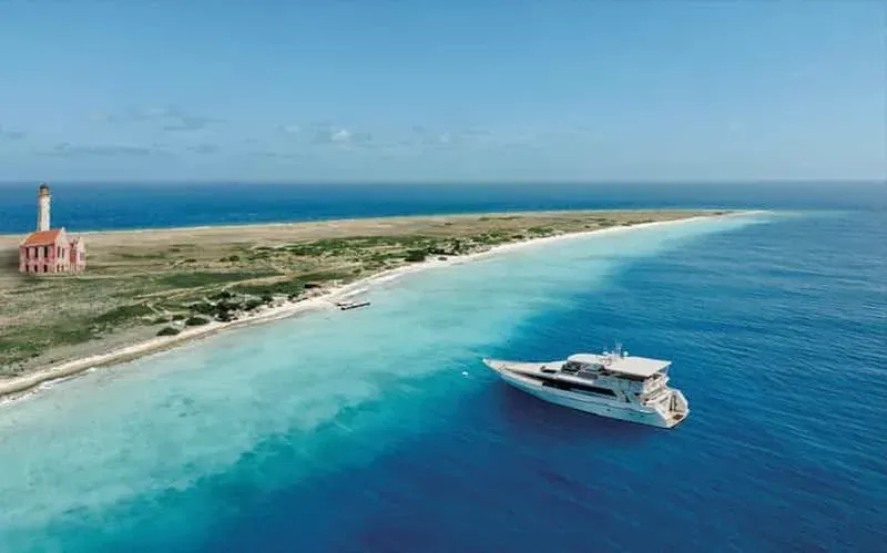 Curaçao: Yacht Excursion to Klein Curaçao with Beach House Access