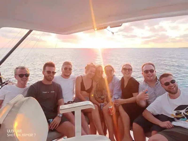 Curaçao: Sunset Boat Trip with Snacks and Drinks