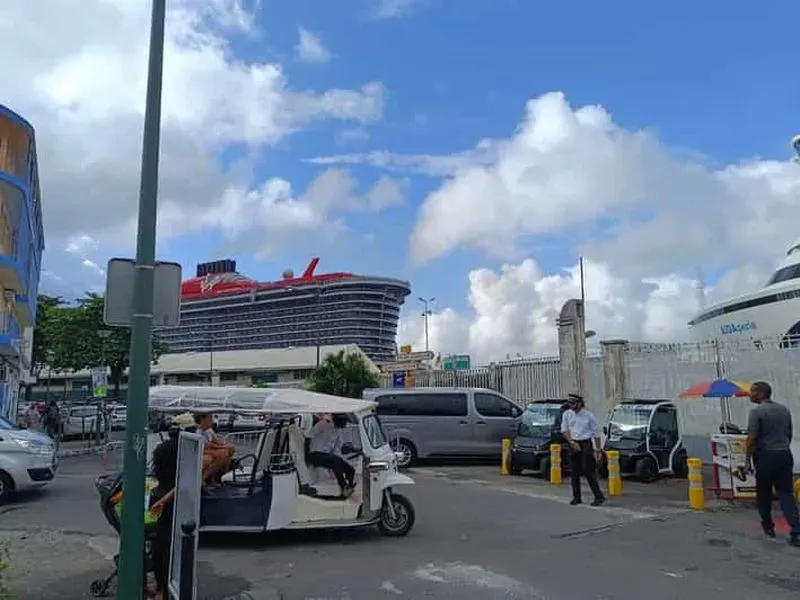 Death in Paradise | Private driver at your disposal