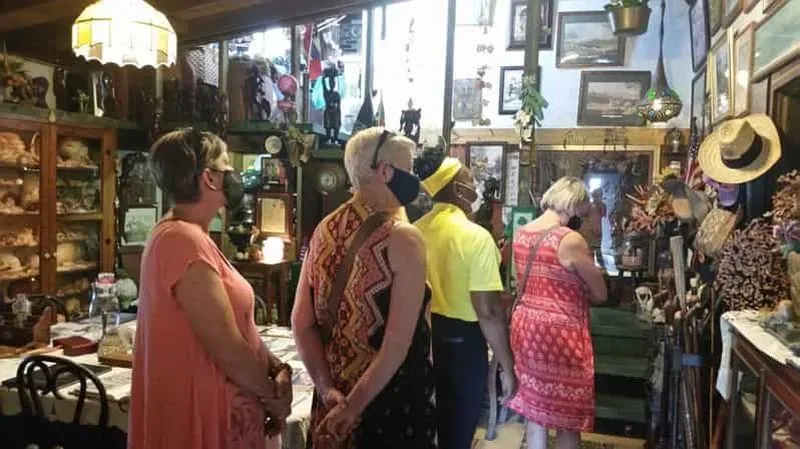 Antigua Island Guided Tour with a Local Guide and Lunch