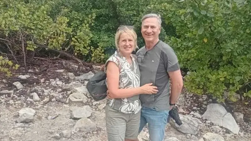 Roseau: Guided Tour with City, Nature and Beach Options