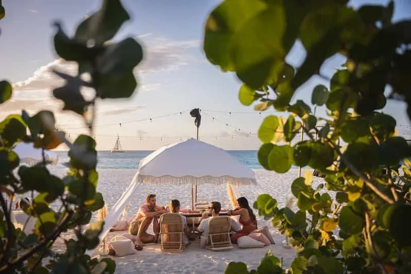 Aruba Eagle Beach: Romantic Sunset Picnic in a Luxury Cabana - experience in Aruba