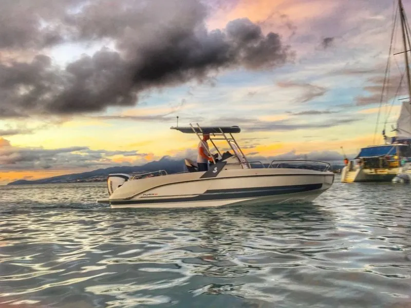 Boat rental - Bénéteau Flyer 6.6 SPACEdeck (Motorboat)