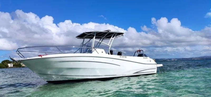 Boat rental - Jeanneau Cap Camarat 7.5 CC Serie 2 (Motorboat)