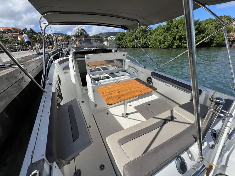 Boat rental - Jeanneau Cap Camarat 8.5 CC (Motorboat)