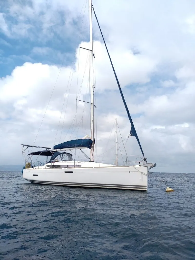 Boat rental - Jeanneau Sun Odyssey 379 (Sailboat)