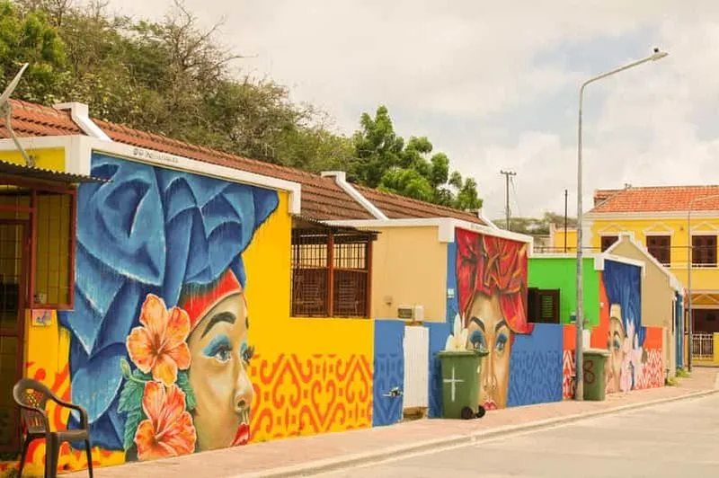 Curaçao: Walking Tour of the Colorful City of Willemstad - experience in Curaçao