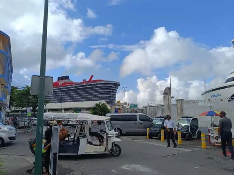 Death in Paradise | Private driver at your disposal