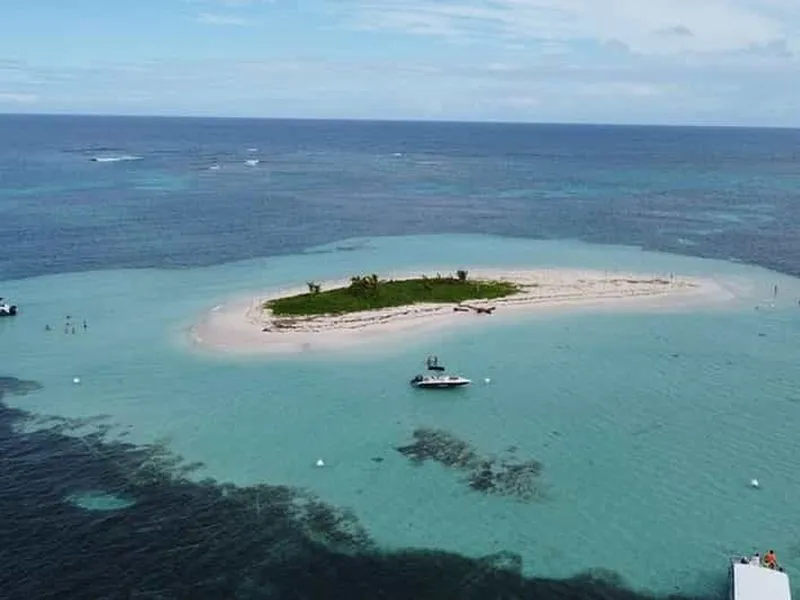 Guadeloupe: Full-Day Small Cruise to Ilet Caret and the Coral Reef