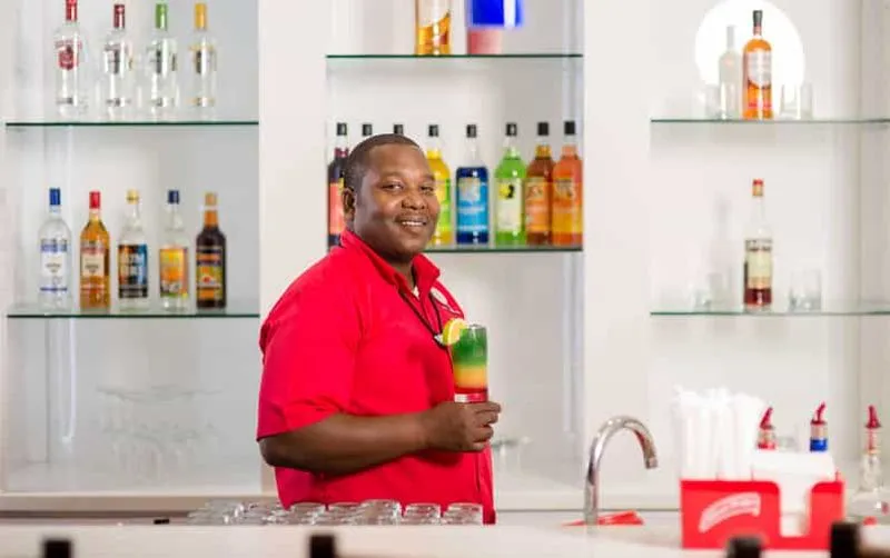 Montego Bay: Club Mobay VIP Departure Lounge Experience