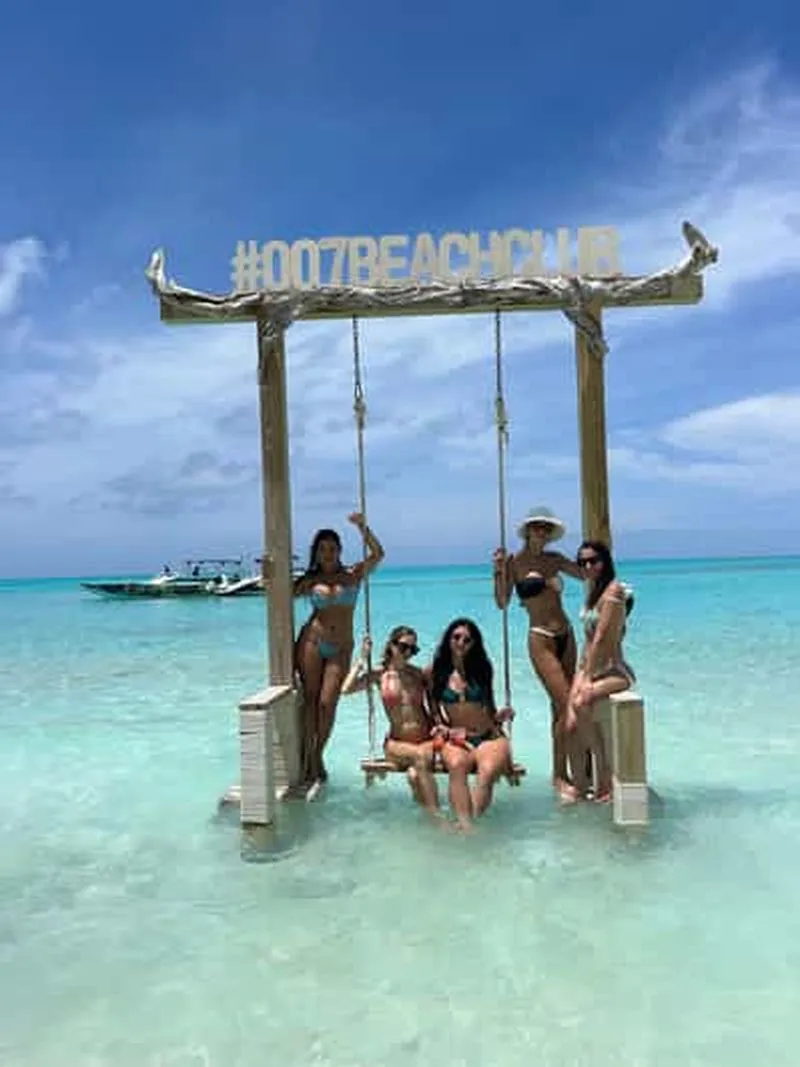 Nassau: Reef Diving, Turtles, Lunch, and Private Beach Club