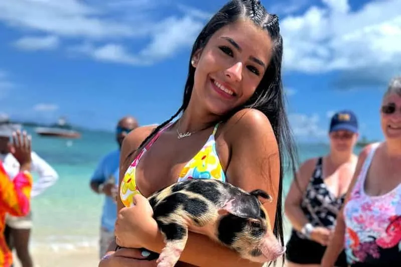 Nassau: Swimming with Pigs, Snorkeling, Lunch, and Beach Club