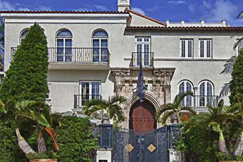 Official Art Deco Walking Tour by the Miami Design Preservation League