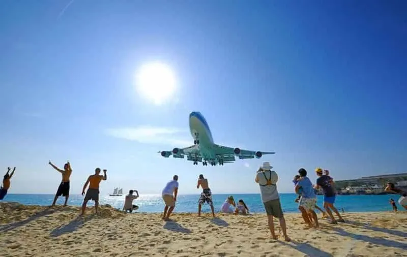 Philipsburg: Extreme Plane Spotting at Maho Beach - experience in Sint Maarten (Dutch side)