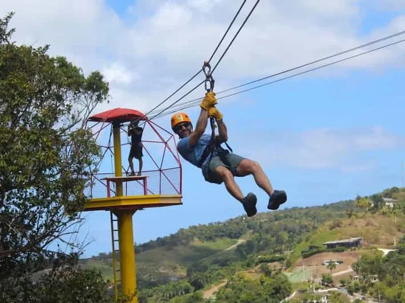 Rio Grande: Zipline in the rainforest - experience in Puerto Rico